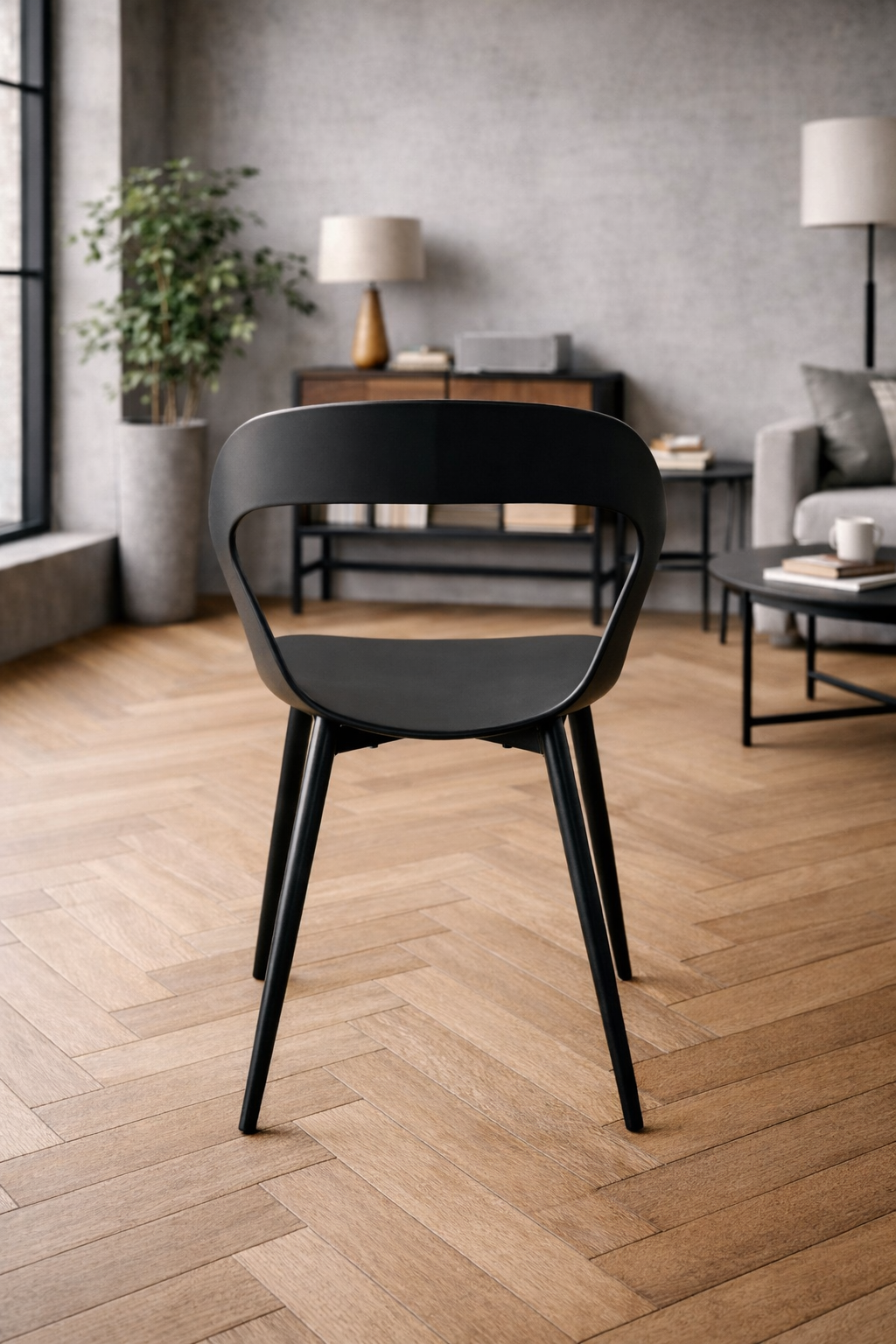 Sedia semplice opaca